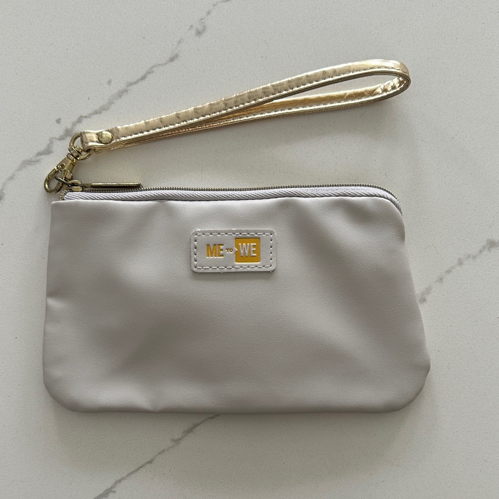 Gray/white Wristlet Clutch with purple inside, like new!